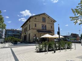 Hotel-am-Bahnhof Stuttgart-Ditzingen，位于迪琴根的酒店