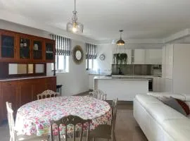 Cozy 2 bedroom Apartment near Seafront