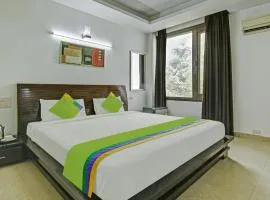 Hotel Blue Moon Residency Near Huda Metro Station