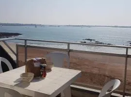 RÉF 266 LARMOR-PLAGE type T2 vue mer avec terrasse