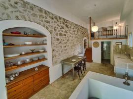 Στούντιο σε πέτρινο σπίτι, κοντά σε παραλία，位于基帕里夏的酒店