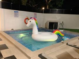 Abbie's Private Pool Villa Bukit Mertajam Penang，位于大山脚的酒店