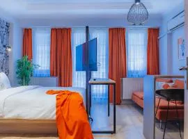 Marcian's Column Hotel - Orange and Blue