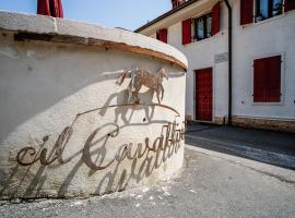 Locanda Il Cavallino，位于明乔河畔的瓦雷奇奥的旅馆