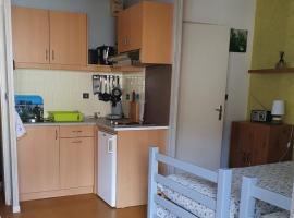 Studio 2 lits barbotan les thermes，位于Cazaubon的酒店