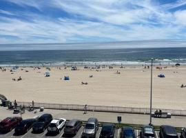 Hampton Beach OCEAN FRONT Condo at the Surf，位于汉普顿赌场宴会厅附近的酒店