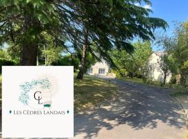 Les Cèdres Landais, belle maison，位于Notre-Dame-des-Landes的酒店