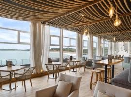 菲斯特拉尔海滩酒店及Spa - 仅限成人入住，位于纽基的浪漫度假酒店