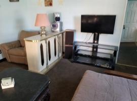 ARMANI MANOR rustic spacious 2br unit 1，位于怀尔德伍德的酒店