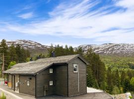 Cozy Home In Nordfjordeid With Wifi，位于努尔菲尤尔埃德的酒店