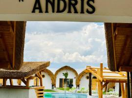 Complex Andris，位于穆里吉奥尔的露营地