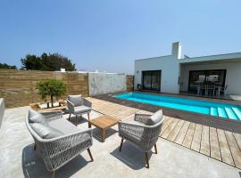 Cairnvillas Villa Essencia C45 - Luxury Villa with Private Pool near Beach，位于阿尔热祖尔的豪华酒店