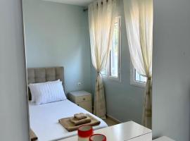 Apartment for rent Piqeras, Sarande，位于Piqeras的酒店