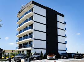 AXO Boutique HOTEL by BUILDING STEFAN，位于那沃达利米哈尤丘纠尼洽奴国际机场 - CND附近的酒店
