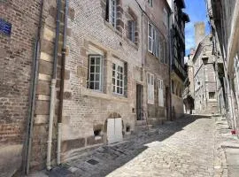 Charmant Studio en Centre Historique avec Terrasse Privée et Tout Confort - FR-1-489-460