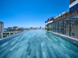 Golden Lotus Grand Da Nang - Panoramic Rooftop Bar & Daily Afternoon Tea，位于岘港的酒店