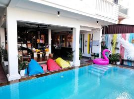 THE PLACE Hostel & Pool Bar，位于暹粒的酒店