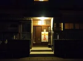 Private Room in Japanese Vintage House 民家の一室 2 Beds, Smoke Free, Free Parking Good to Travel for Tashiro Cats Island no2