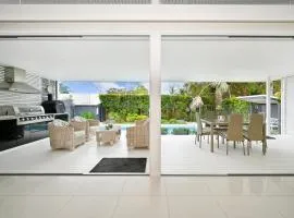 Elegant, Stylish, Magical Coolum Beach House - ZA8