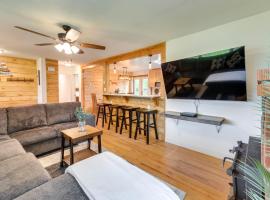 Teton Valley Getaway Fenced Yard, Grill，位于阿什顿的酒店