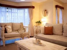 Warm & Cozy 2-Br Apartment. 10 mins from City Centre