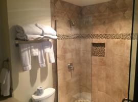 Candlestone Golf and Resort，位于Belding的酒店