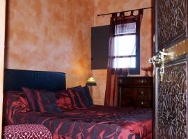 Chambre Meknes, Riad 7 au village naturiste Couple only，位于阿格德角的摩洛哥传统庭院