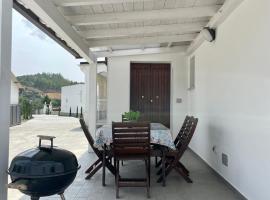 Villa Claudia - Appartamento A，位于Corazzello的酒店