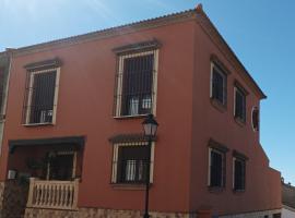 Casa El Albero (Torcal-Caminito del Rey)，位于拉霍亚的度假屋