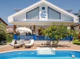 Only Blue Villa，位于戈西克戈西克游艇俱乐部附近的酒店