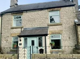 The Beautiful Bobbin - Premium Cottage with views, local walks, wood burner & pubs