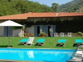 Villa Silvia e Pool，位于卢卡的家庭/亲子酒店