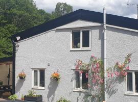 Quiet, countryside - Abergavenny, up to 4 guests, 2 bedrooms，位于阿伯加文尼的公寓