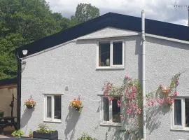 Quiet, countryside - Abergavenny, up to 4 guests, 2 bedrooms