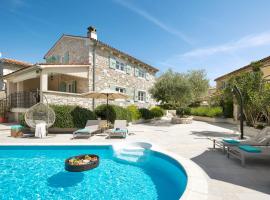 Residence Pietre d'Istria - with private service，位于Burići德维拉德城堡附近的酒店