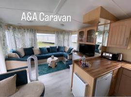 A&A Caravan Holidays，位于滨海莱斯当的酒店