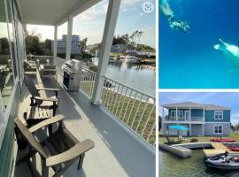 FISH HAVEN-NEW Gulf Home w/ Elev, Boat Ramp,Kayaks,Paddleboards and more!，位于哈得逊的度假屋