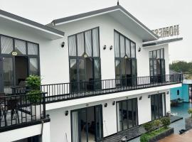 HOMESTAY THIÊN CÂM，位于Cẩm Xuyên的酒店