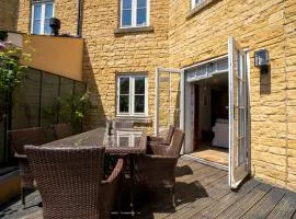 Pass the Keys Lovely 4 bedroom family home with garden parking