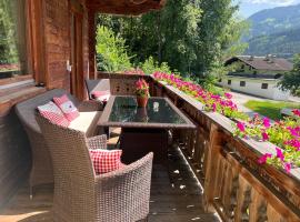 Ferienwohnung Platzhirsch Panorama View Balkon, Gartensauna, Garten, Grillplatz，位于斯图姆的酒店