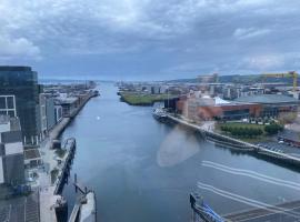 Titanic and Sea View Belfast 2 bedroom Apartment City Centre，位于贝尔法斯特温布利体育馆附近的酒店