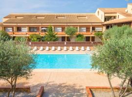 Saint Cyprien Golf View 2 bedrooms Apartment , 900 m from the beach，位于圣西普里安的公寓