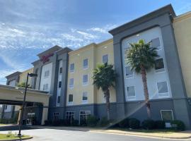 Hampton Inn by Hilton Leesville Fort Johnson，位于Leesville的酒店