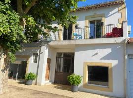 Location appartement 1 chambre et dépendance en sus dans un mas provençal au coeur du luberon，位于卡瓦永的酒店