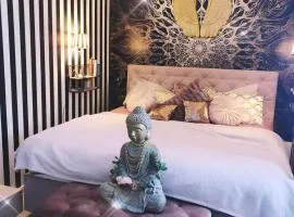 Idyllisches Nest über den Dächern