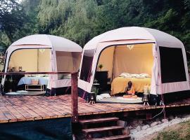 Glamping Rožnov，位于罗斯诺夫·波德·拉德霍斯滕的豪华帐篷