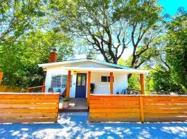 Private Wine Country-River Bungalow! Sunny Treetop Views - Pets Stay Free