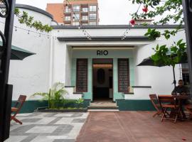 RIO HOSTEL，位于危地马拉危地马拉国家剧院附近的酒店