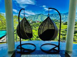 Sitara Hotel & Resort, ! Most Awarded Property in Mussoorie，位于穆索里的酒店