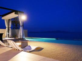 PLATINUM RESORT，位于Minami-komatsu的带泳池的酒店